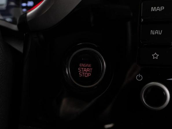 Kia Rio IV Рестайлинг с пробегом 2021 года, цена 1 729 000 рублей, 82994 км, хэтчбек, Автокод Объявления