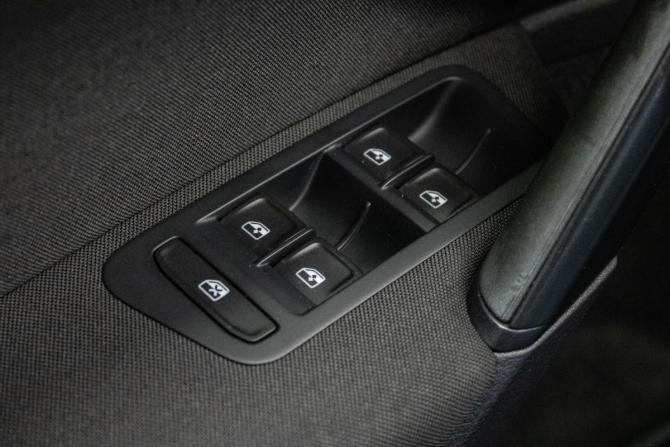 Volkswagen Golf VII Рестайлинг с пробегом 2017 года, цена 1 379 000 рублей, 185358 км, универсал, Автокод Объявления