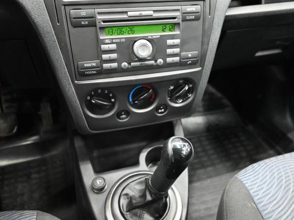 Ford Fusion I Рестайлинг с пробегом 2008 года, цена 335 000 рублей, 400503 км, хэтчбек, Автокод Объявления