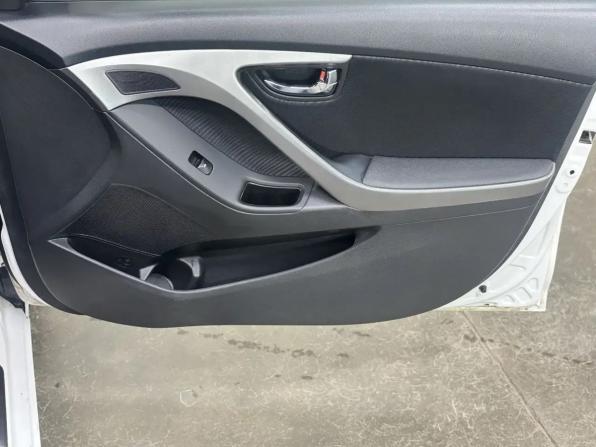 Hyundai Elantra V (MD) Рестайлинг с пробегом 2013 года, цена 1 009 000 рублей, 140004 км, седан, Автокод Объявления