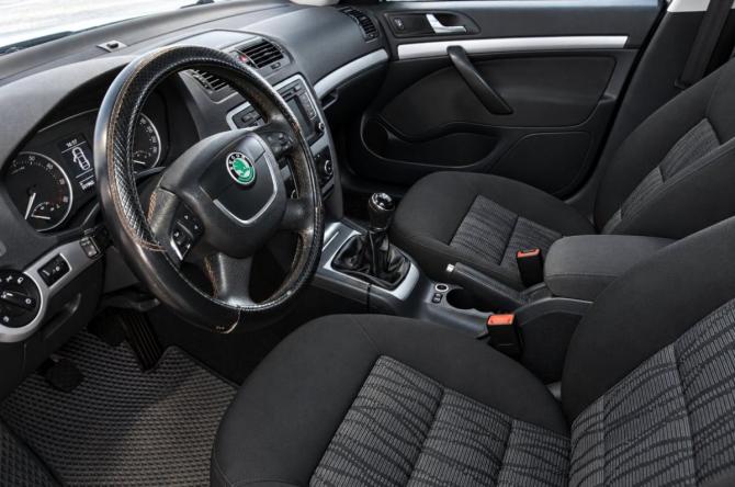 Skoda Octavia II (A5) Рестайлинг с пробегом 2013 года, цена 819 000 рублей, 320000 км, лифтбек, Автокод Объявления