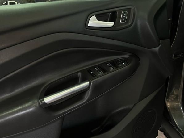 Ford Kuga II Рестайлинг с пробегом 2017 года, цена 1 577 000 рублей, 136402 км, внедорожник, Автокод Объявления