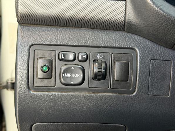 Toyota Avensis II с пробегом 2004 года, цена 750 000 рублей, 238337 км, лифтбек, Автокод Объявления