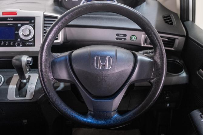 Honda Freed I Рестайлинг с пробегом 2013 года, цена 1 229 000 рублей, 116980 км, компактвэн, Автокод Объявления