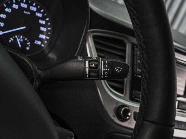 Hyundai Solaris II с пробегом 2019 года, цена 1 299 000 рублей, 161825 км, седан, Автокод Объявления