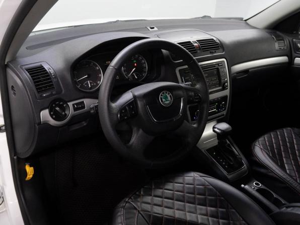 Skoda Octavia II (A5) Рестайлинг с пробегом 2012 года, цена 949 000 рублей, 173348 км, лифтбек, Автокод Объявления