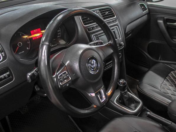 Volkswagen Polo V с пробегом 2013 года, цена 769 900 рублей, 180000 км, седан, Автокод Объявления