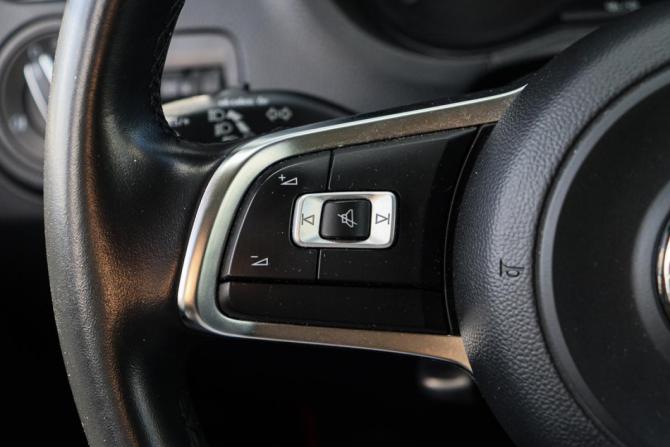 Volkswagen Polo V Рестайлинг с пробегом 2019 года, цена 1 290 000 рублей, 95545 км, седан, Автокод Объявления