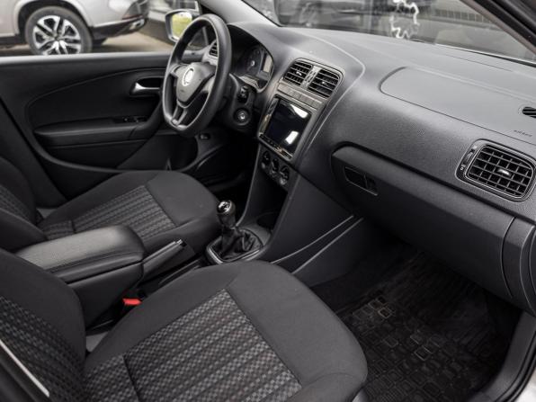 Volkswagen Polo V Рестайлинг с пробегом 2019 года, цена 1 300 400 рублей, 53500 км, седан, Автокод Объявления