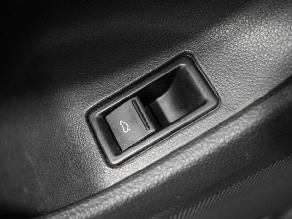 Volkswagen Jetta VI Рестайлинг с пробегом 2016 года, цена 1 048 100 рублей, 242962 км, седан, Автокод Объявления