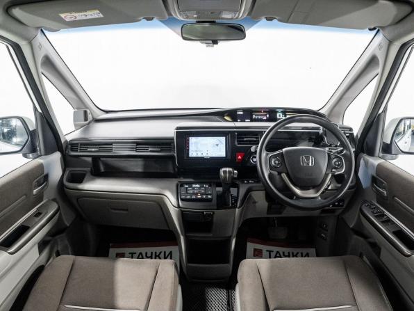 Honda Stepwgn V с пробегом 2016 года, цена 1 700 000 рублей, 156355 км, минивэн, Автокод Объявления