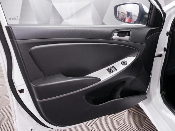 Hyundai Solaris I Рестайлинг с пробегом 2015 года, цена 960 000 рублей, 140000 км, седан, Автокод Объявления