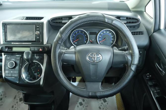 Toyota Wish II Рестайлинг с пробегом 2017 года, цена 1 899 000 рублей, 85500 км, минивэн, Автокод Объявления