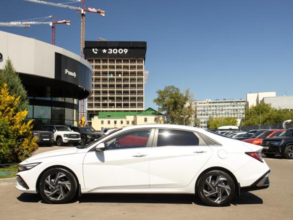 Hyundai Elantra VII (CN7) Рестайлинг с пробегом 2024 года, цена 2 188 000 рублей, 19617 км, седан, Автокод Объявления