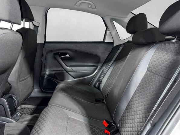Volkswagen Polo V Рестайлинг с пробегом 2018 года, цена 1 035 000 рублей, 82474 км, седан, Автокод Объявления