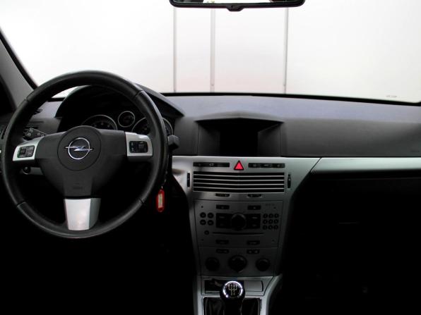 Opel Astra H Рестайлинг с пробегом 2013 года, цена 699 000 рублей, 199000 км, седан, Автокод Объявления