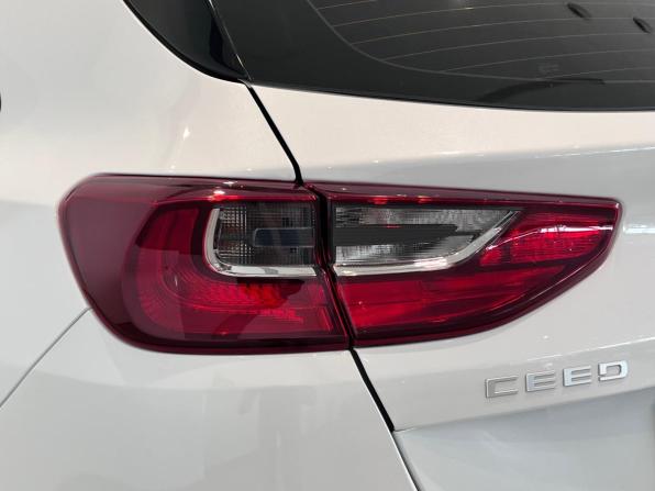Kia Ceed III Рестайлинг с пробегом 2023 года, цена 2 130 000 рублей, 68026 км, хэтчбек, Автокод Объявления