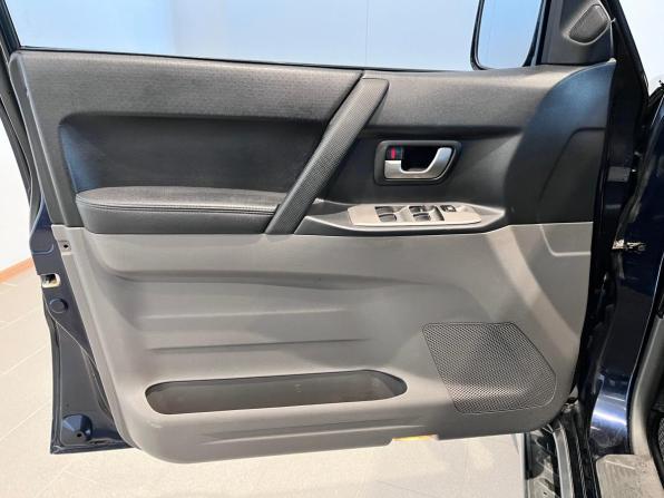 Mitsubishi Pajero III Рестайлинг с пробегом 2004 года, цена 1 200 000 рублей, 298548 км, внедорожник, Автокод Объявления