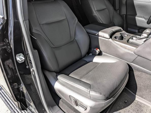 Toyota Land Cruiser 300 Series с пробегом 2023 года, цена 11 450 000 рублей, 33816 км, внедорожник, Автокод Объявления