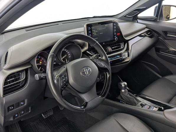 Toyota C-HR I Рестайлинг с пробегом 2021 года, цена 2 945 000 рублей, 55095 км, внедорожник, Автокод Объявления