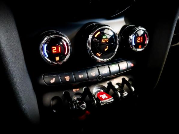 Mini Hatch III (F55/F56) Рестайлинг с пробегом 2021 года, цена 2 990 000 рублей, 11637 км, хэтчбек, Автокод Объявления