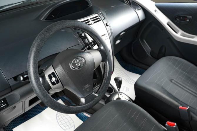 Toyota Yaris II с пробегом 2006 года, цена 749 000 рублей, 273208 км, хэтчбек, Автокод Объявления