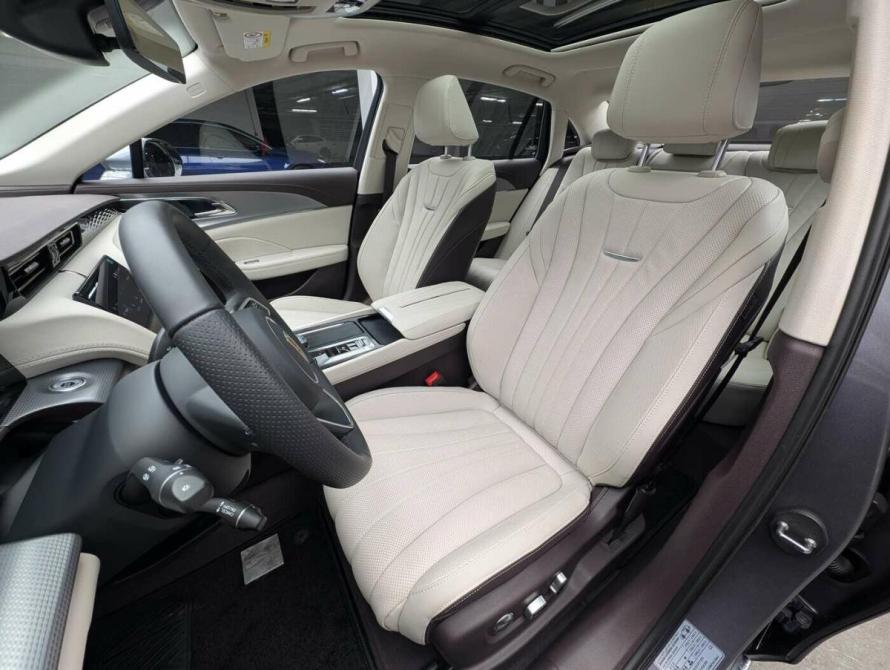 Hongqi H5 II Москва  - изображение 7