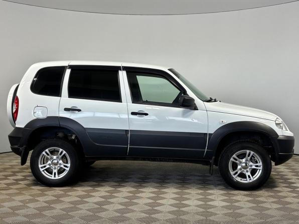 Chevrolet Niva I Рестайлинг с пробегом 2018 года, цена 755 000 рублей, 98616 км, внедорожник, Автокод Объявления