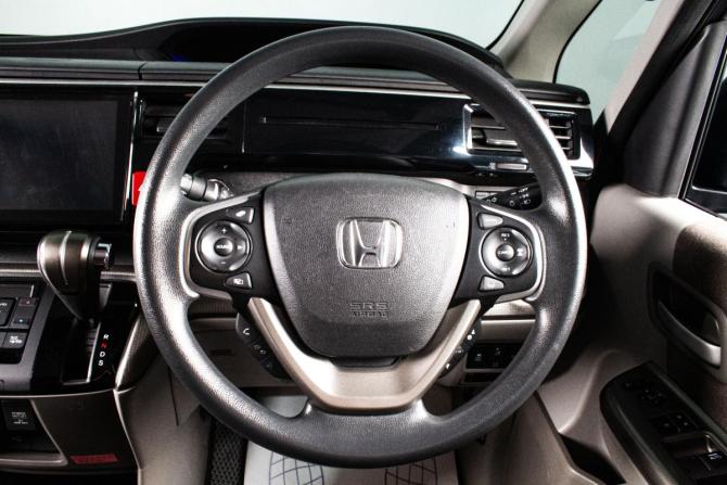 Honda Stepwgn V с пробегом 2019 года, цена 2 129 000 рублей, 114838 км, минивэн, Автокод Объявления