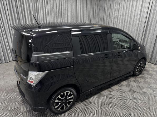 Honda Freed I Рестайлинг с пробегом 2012 года, цена 1 270 000 рублей, 207009 км, компактвэн, Автокод Объявления