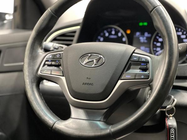 Hyundai Elantra VI (AD) с пробегом 2018 года, цена 1 400 000 рублей, 147000 км, седан, Автокод Объявления