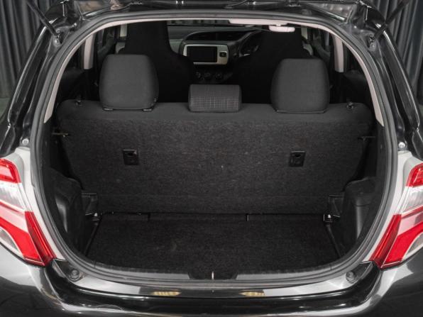 Toyota Vitz III (XP130) Рестайлинг с пробегом 2016 года, цена 999 000 рублей, 122637 км, хэтчбек, Автокод Объявления