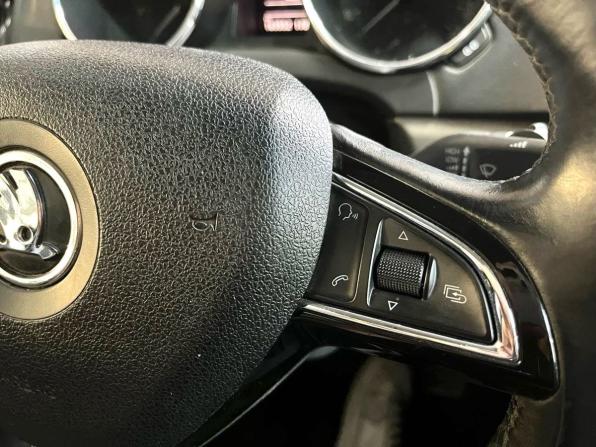 Skoda Yeti I Рестайлинг с пробегом 2015 года, цена 1 129 900 рублей, 163552 км, внедорожник, Автокод Объявления
