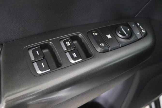 Kia Sportage IV Рестайлинг с пробегом 2019 года, цена 2 449 990 рублей, 105775 км, внедорожник, Автокод Объявления