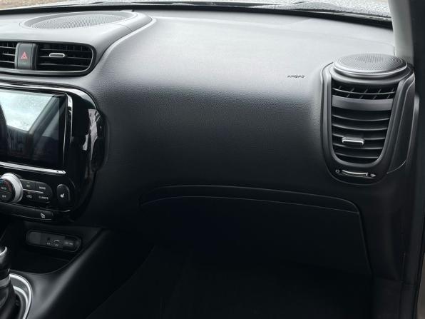 Kia Soul II Рестайлинг с пробегом 2017 года, цена 1 310 000 рублей, 140260 км, хэтчбек, Автокод Объявления