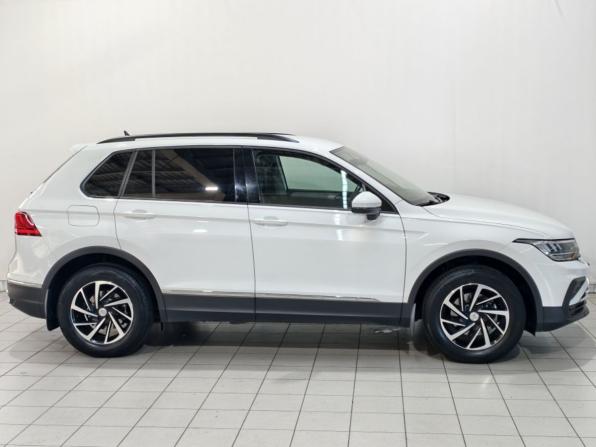 Volkswagen Tiguan II Рестайлинг с пробегом 2021 года, цена 2 685 000 рублей, 62952 км, внедорожник, Автокод Объявления