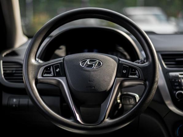 Hyundai Solaris I Рестайлинг с пробегом 2015 года, цена 665 000 рублей, 142830 км, хэтчбек, Автокод Объявления