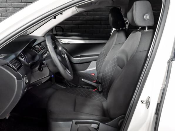 Skoda Octavia III (A7) Рестайлинг с пробегом 2019 года, цена 1 480 000 рублей, 171092 км, лифтбек, Автокод Объявления