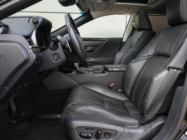 Lexus ES VII с пробегом 2018 года, цена 3 380 000 рублей, 147299 км, седан, Автокод Объявления