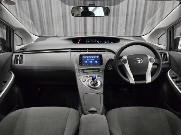 Toyota Prius III (XW30) с пробегом 2010 года, цена 899 000 рублей, 245000 км, лифтбек, Автокод Объявления