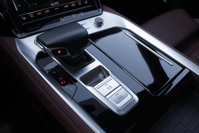Audi Q6 с пробегом 2024 года, цена 6 650 000 рублей, 37289 км, внедорожник, Автокод Объявления