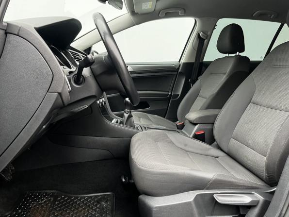 Volkswagen Golf VII Рестайлинг с пробегом 2018 года, цена 1 550 000 рублей, 229561 км, универсал, Автокод Объявления