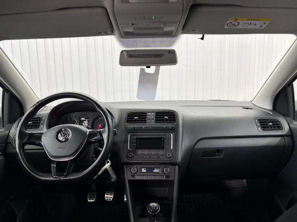 Volkswagen Polo V Рестайлинг с пробегом 2017 года, цена 1 237 000 рублей, 78104 км, седан, Автокод Объявления