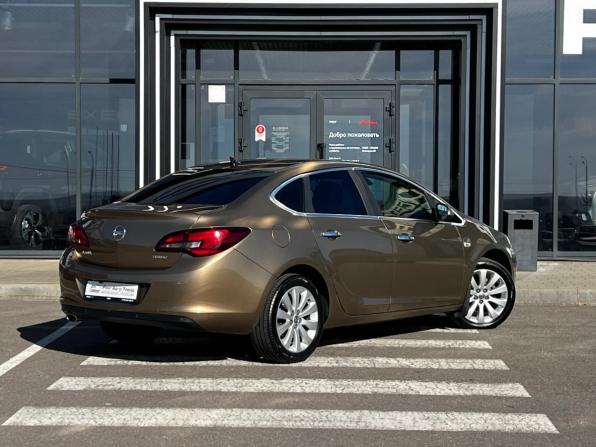 Opel Astra J Рестайлинг с пробегом 2013 года, цена 641 000 рублей, 272000 км, седан, Автокод Объявления