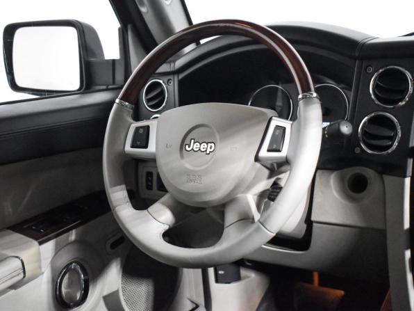 Jeep Commander с пробегом 2008 года, цена 975 000 рублей, 408732 км, внедорожник, Автокод Объявления