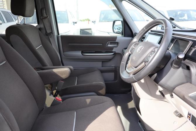 Honda Stepwgn V с пробегом 2017 года, цена 1 549 000 рублей, 235000 км, минивэн, Автокод Объявления