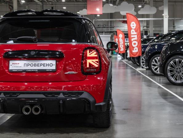 Mini Hatch III (F55/F56) Рестайлинг 2 с пробегом 2021 года, цена 3 649 700 рублей, 79207 км, хэтчбек, Автокод Объявления