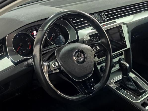 Volkswagen Passat B8 с пробегом 2018 года, цена 2 100 000 рублей, 93997 км, седан, Автокод Объявления