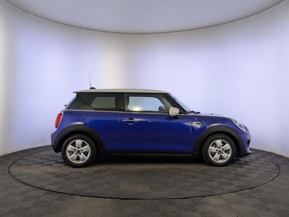 Mini Hatch III (F55/F56) Рестайлинг с пробегом 2021 года, цена 2 350 000 рублей, 54969 км, хэтчбек, Автокод Объявления