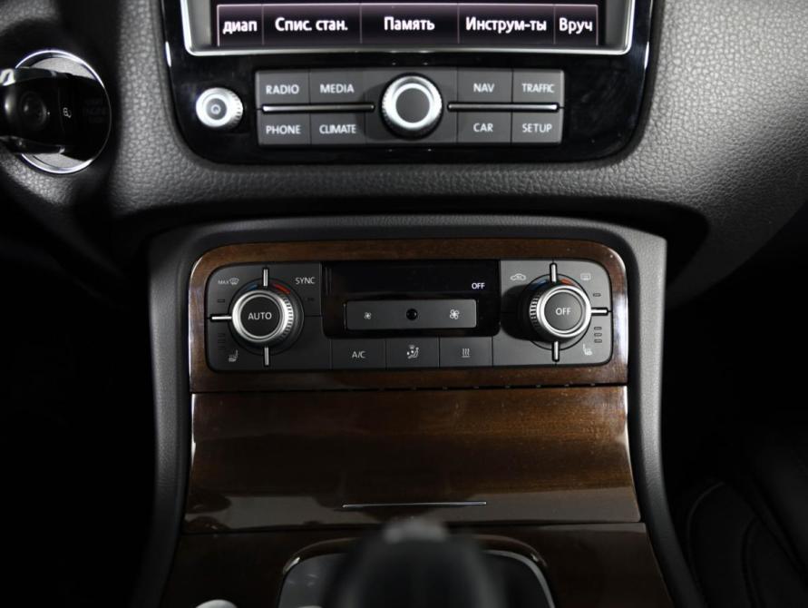 Volkswagen Touareg II Рестайлинг Санкт-Петербург  - изображение 16
